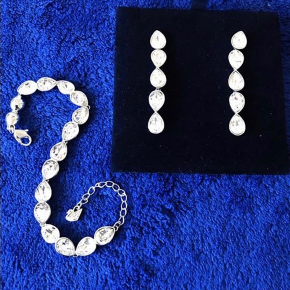 Svarowski set ( earring and bracelet)